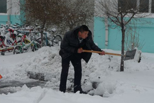 必一运动官网11.14扫雪